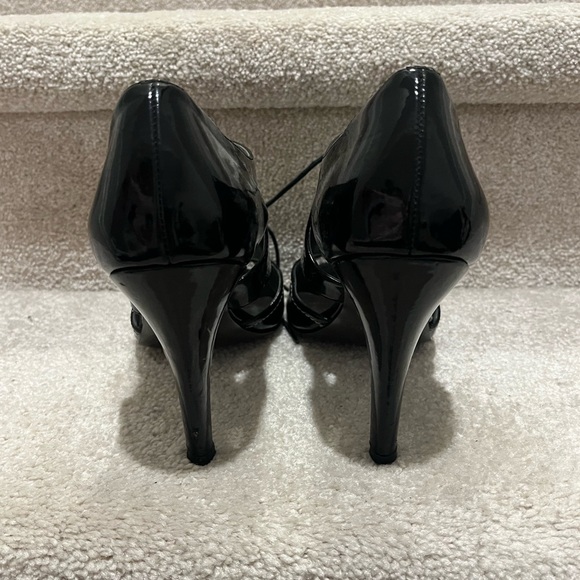 TAHARI la chéri lace up open toe stilettos, size 9 - Picture 5 of 7